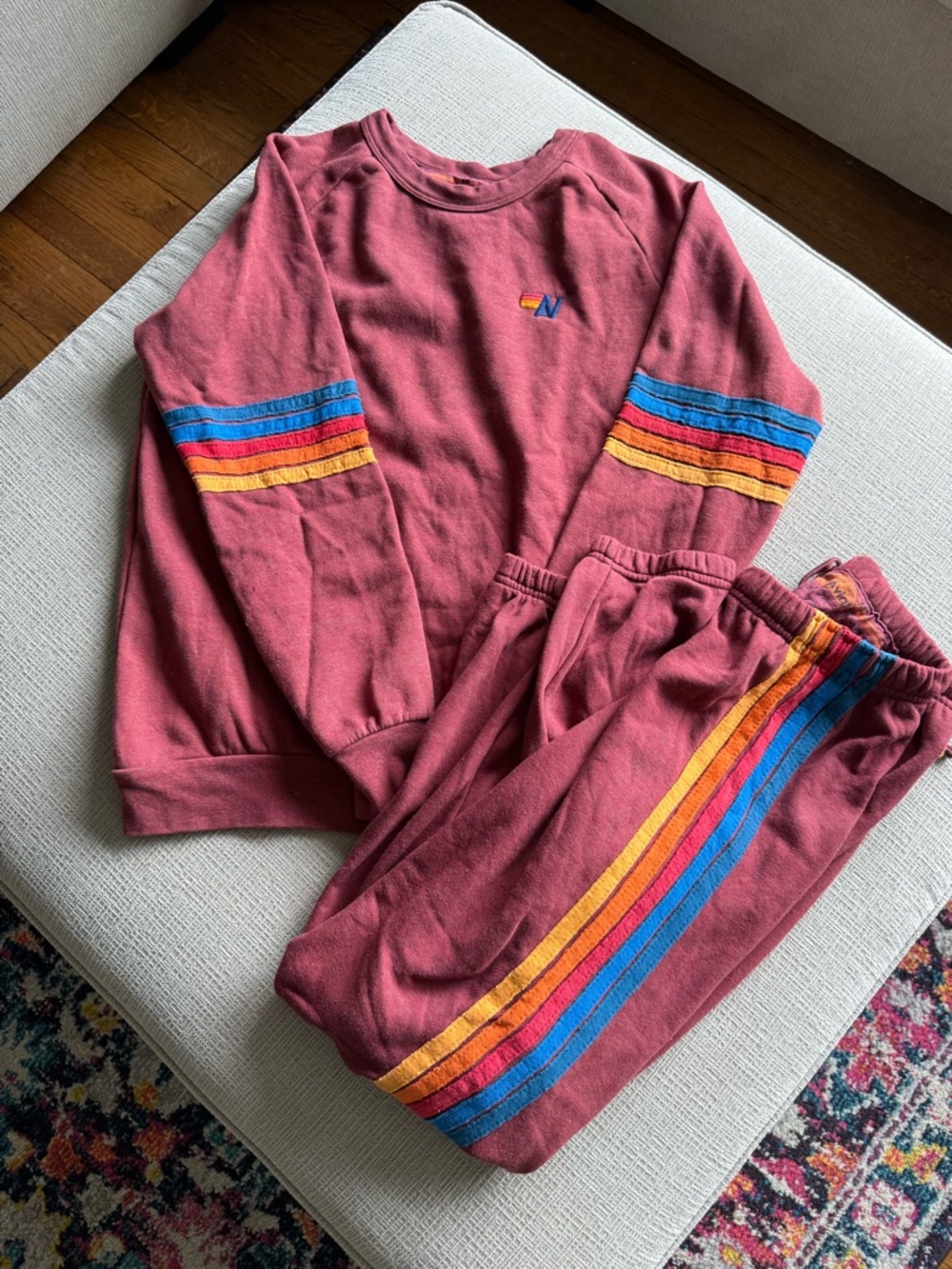 AVIATOR NATION SIZE MEDIUM MAROON STRIPE
SWEATSHIRT & SWEATPANTS SET